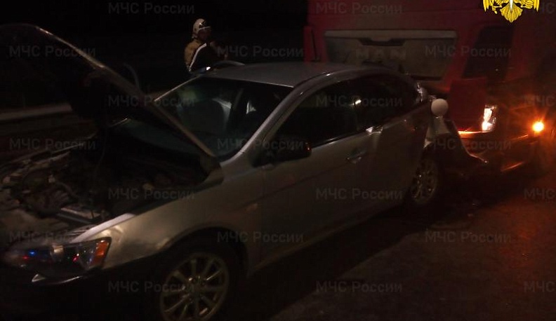 На Киевской трассе в Калужской области при столкновении «МАНа» и «Мицубиси» пострадали двое взрослых и подросток