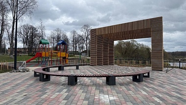 В Жиздре продолжается благоустройство набережной