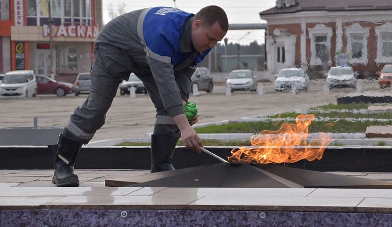 В Людинове на время ремонтных работ затушили пламя Вечного огня