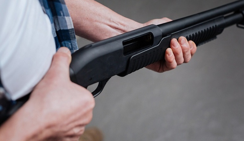 Житель Хвастовичского района пытался застрелить жену