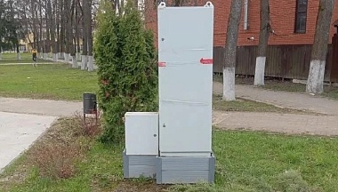 В Боровском округе по просьбе жителя починили дверцу релейного шкафа