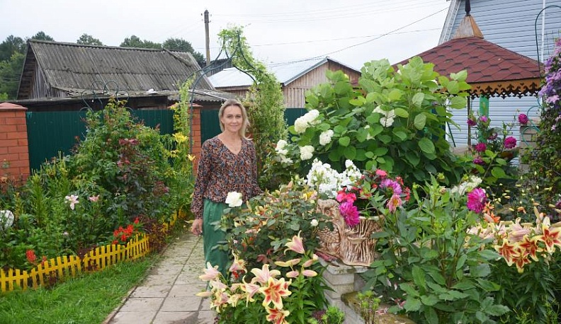 Для счастья нужны солнце, небо и цветок