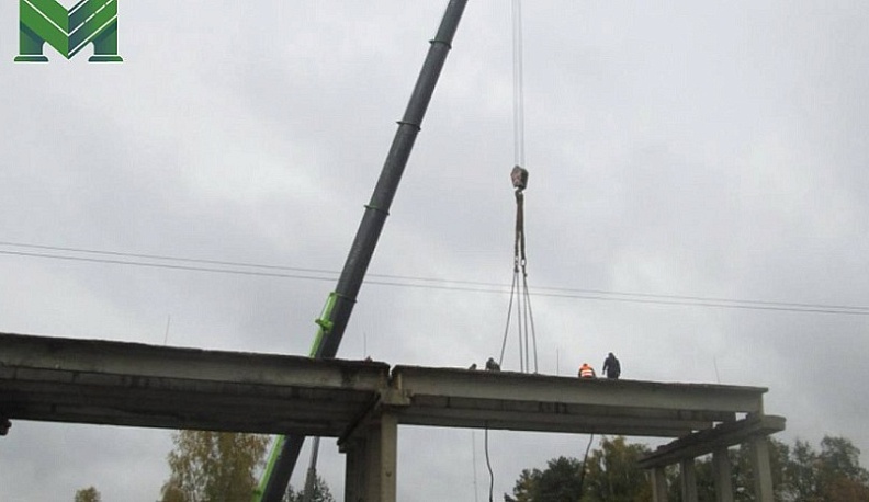 В Людинове продолжается ремонт моста, проходящего через железнодорожные пути