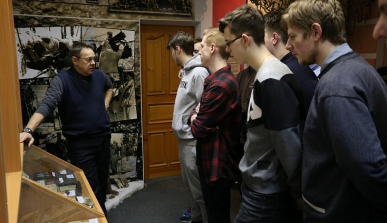 Студенты из калужского техникума посетили музей истории УМВД России по Калужской области