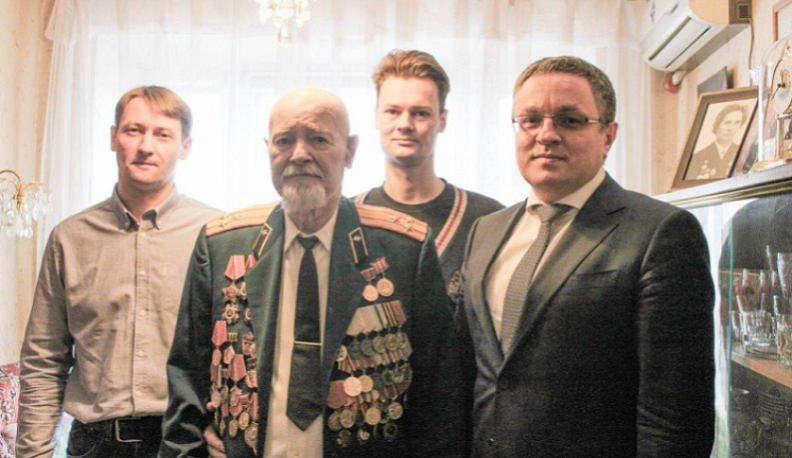 Дмитрий Денисов поздравил ветерана Великой Отечественной войны с 96-летием