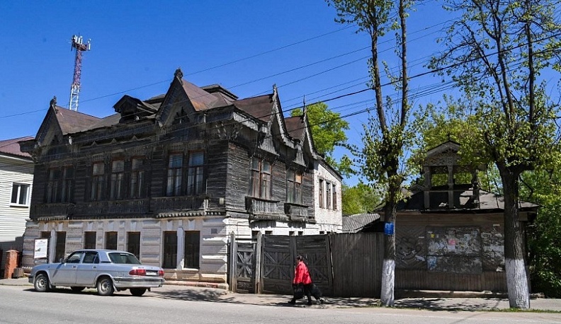 Владислав Шапша пообщался с реставраторами боровского «Дома с кружевами»