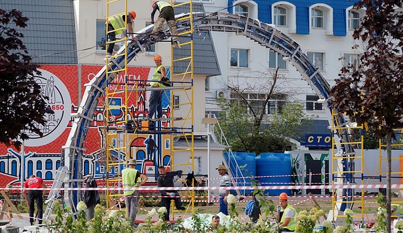 В Калуге монтируют мультимедийный фонтан в парке театра юного зрителя