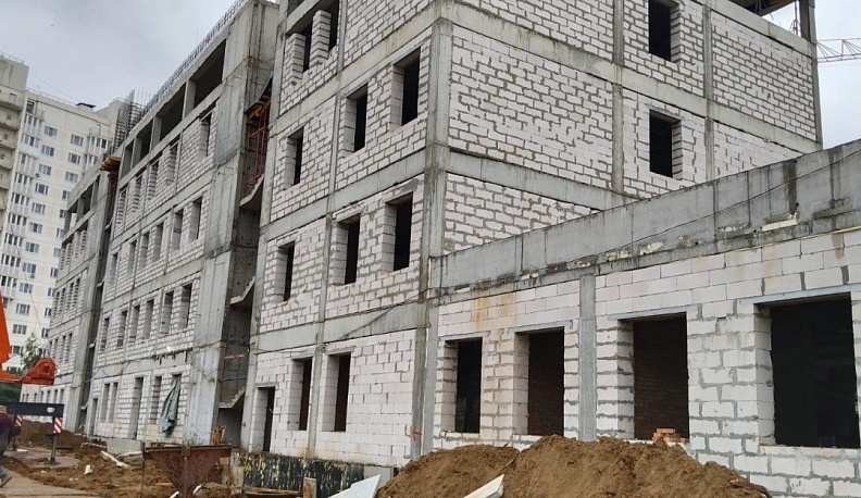 Строительство поликлиники на Правобережье Калуги идет с опережением графика