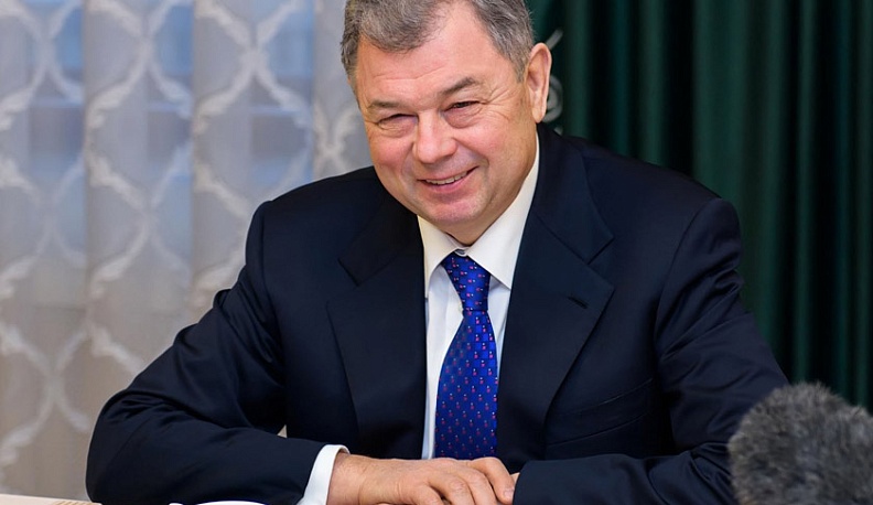 Владислав Шапша поздравил Анатолия Артамонова с днем рождения