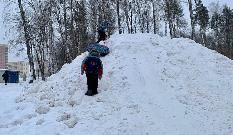 Калужанам напоминают правила безопасного катания с горки