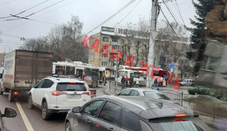 Дорожные войны в Калуге: с утра на улицах города произошли два ДТП