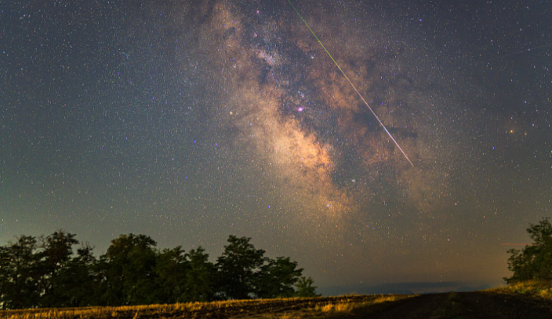 Калужан приглашают полюбоваться звездопадом и парадом планет  