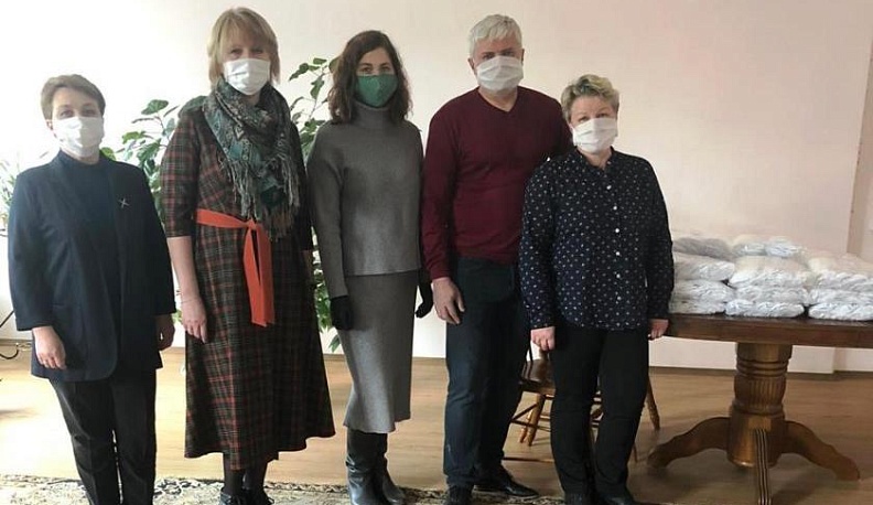 Людиновские предприниматели сшили для социальных центров и ЗАГСа тысячу масок