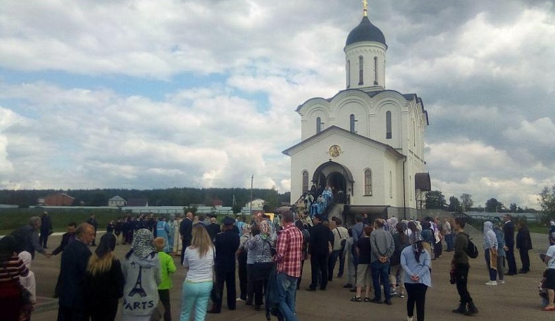 Военно-исторический фестиваль на Угре начался с торжественного богослужения
