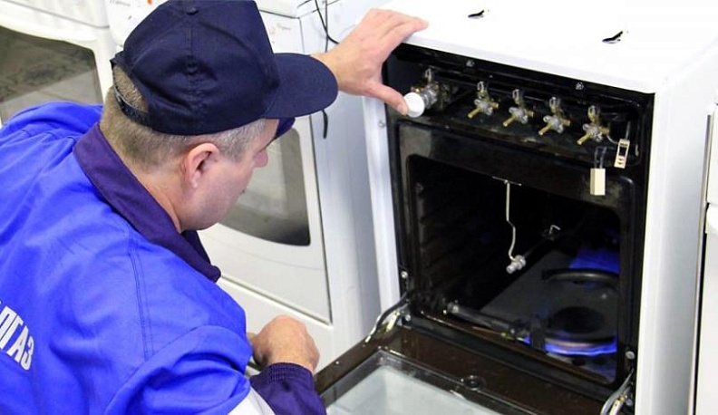 Владислав Шапша поручил активизировать работу по заключению договоров на обслуживание внутриквартирного газового оборудования