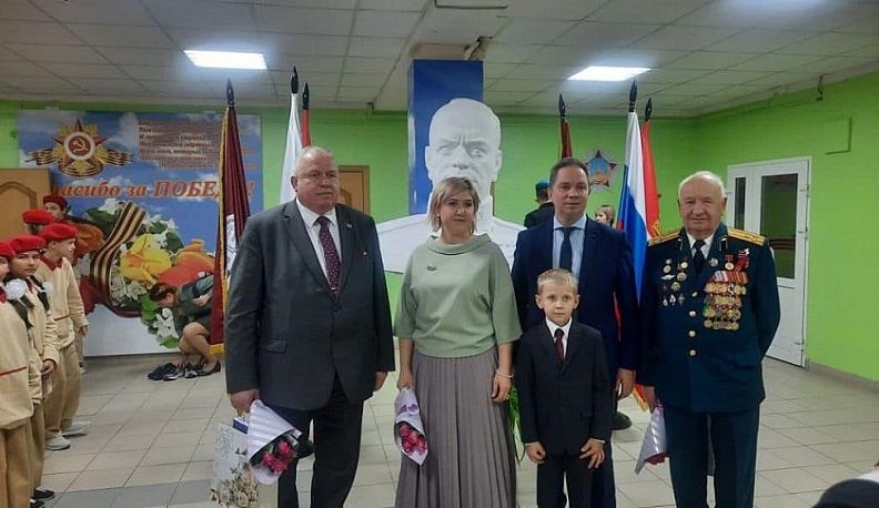 В Калуге в школе №45 торжественно открыли бюст маршала Жукова