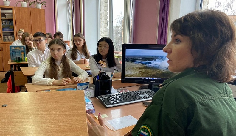 Для юных калужан в оздоровительных лагерях проводят уроки по пожарной безопасности