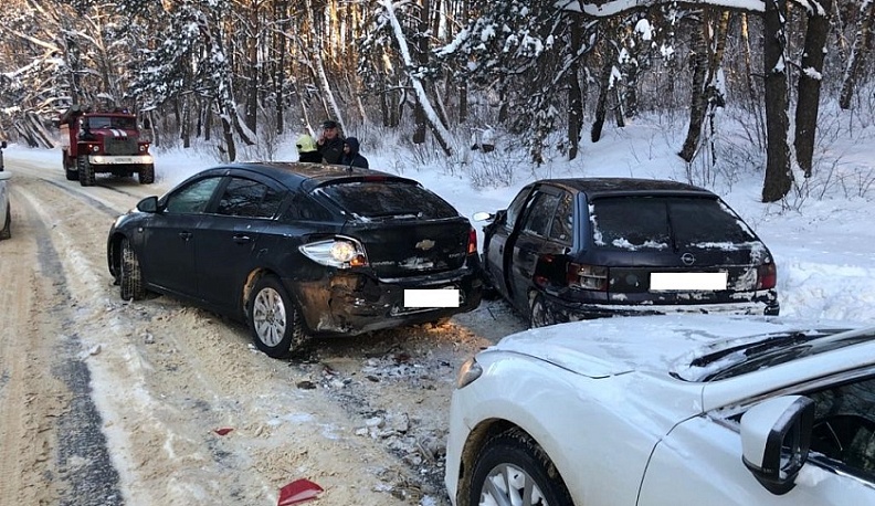 В тройной аварии в Боровском районе пострадали три человека