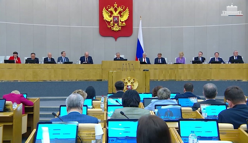 Михаил Мишустин отчитался в Госдуме достижениях в социальной сфере