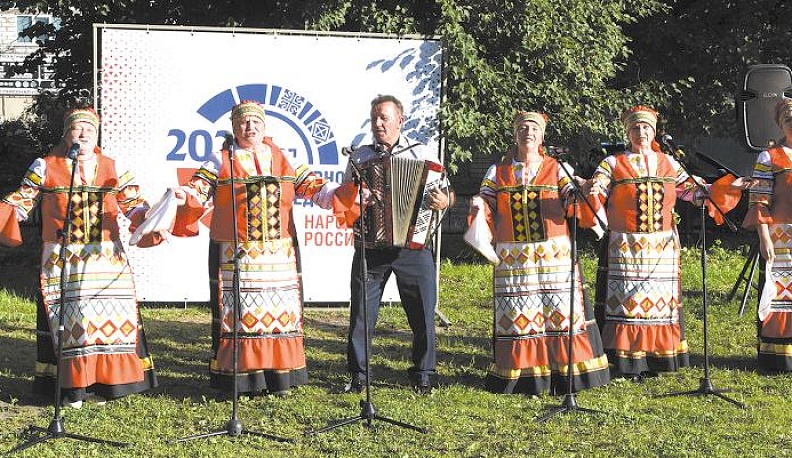 В Людинове прошёл первый съезд гармонистов и частушечниц «Играй, гармонь! Звени, частушка!»