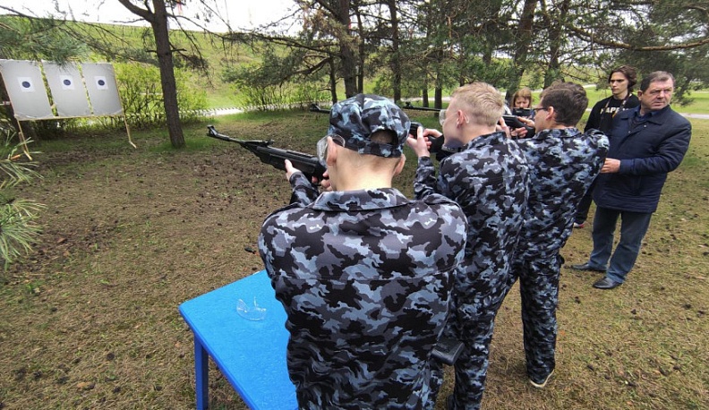 В Калуге военно-спортивная игра «Зарница-Орлёнок» собрала десять команд