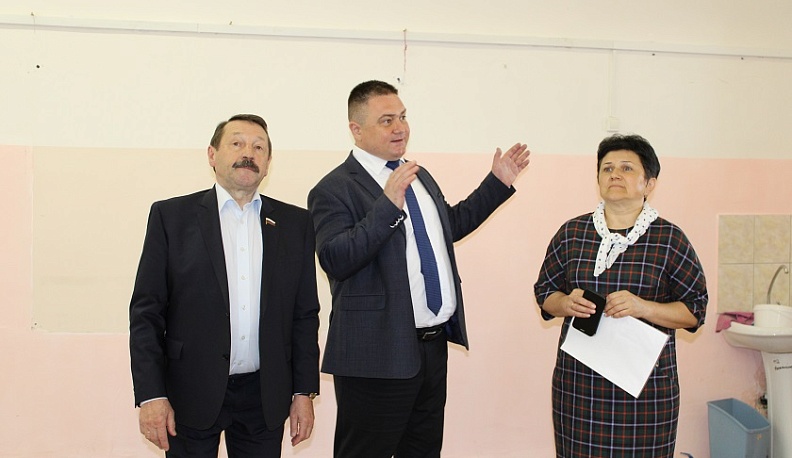 Геннадий Скляр обещал содействие проведении капитального ремонта первой школы Тарусы