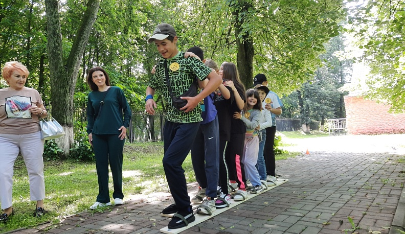 В Сухиничах детей из разных районов учили общаться, дружить и работать в коллективе