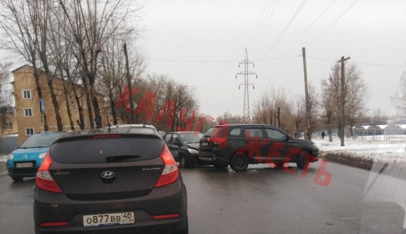 На Грабцевском шоссе затруднено движение из-за аварии