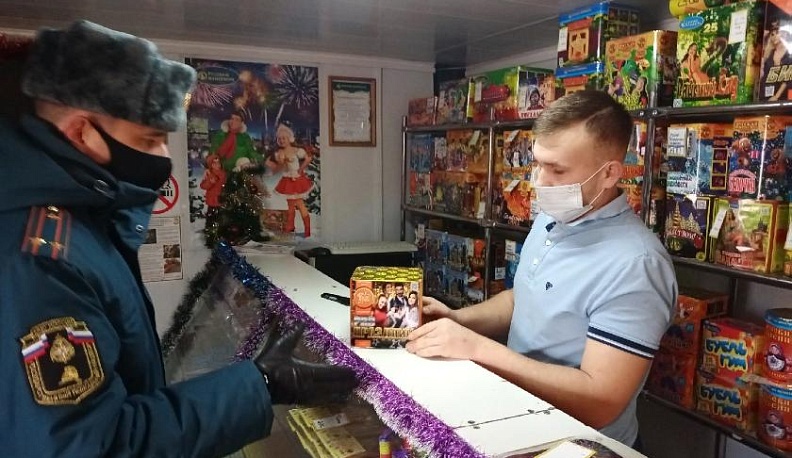 В Людинове прошли рейды по проверке магазинов пиротехники