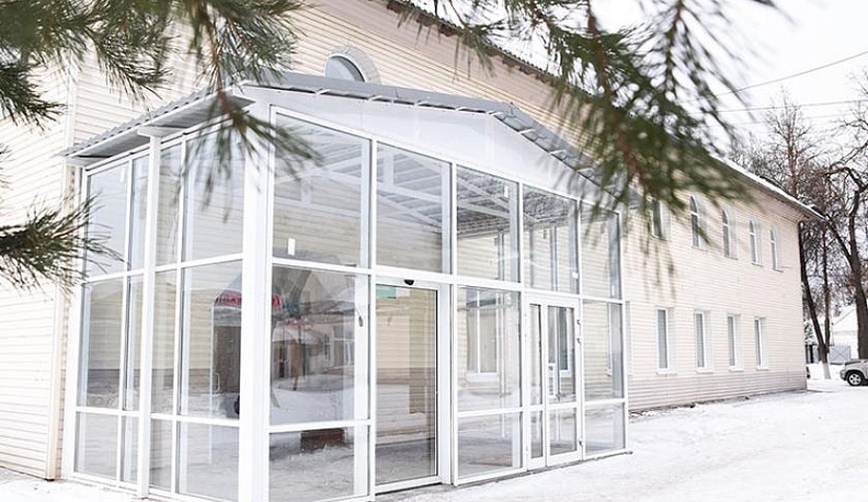 В Людинове открыли отремонтированное здание детской поликлиники