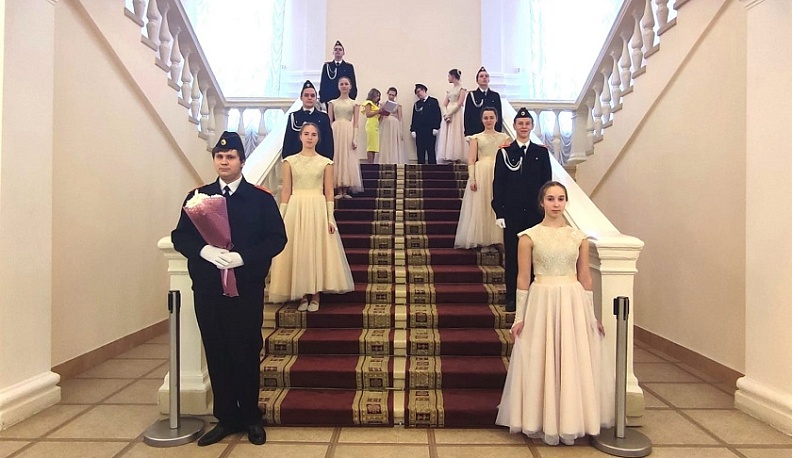 В Людинове женщин поздравили с 8 марта