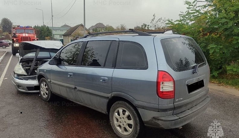 Две иномарки столкнулись в Медынском районе