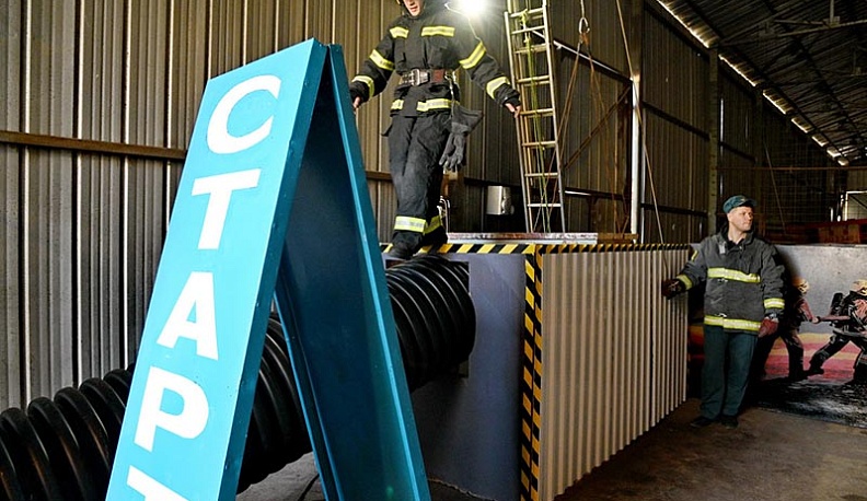 Калужские журналисты смогли побывать «в шкуре» газодымозщитников