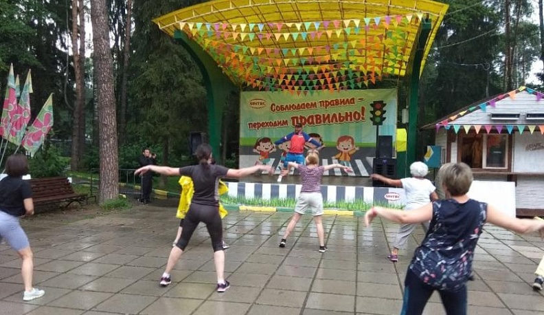 В Обнинском парке станцевали зумбу