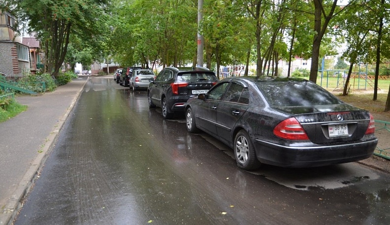 В Калуге на улице Звездной на средства гранта отремонтировали двор