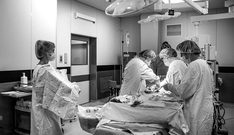 Калужские врачи спасли жизни матери и ребенка, проведя сложную операцию