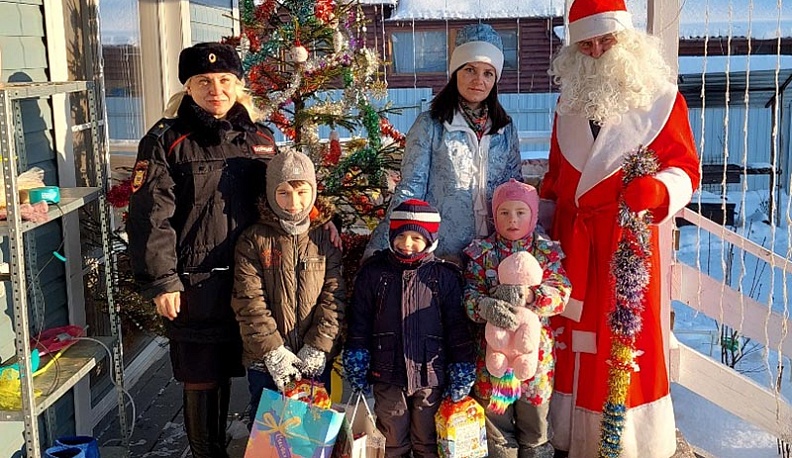 В Жуковском районе прошла ежегодная акция «Полицейский Дед Мороз»