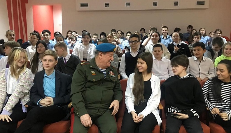 Обнинских школьников продолжают знакомить с защитниками Родины