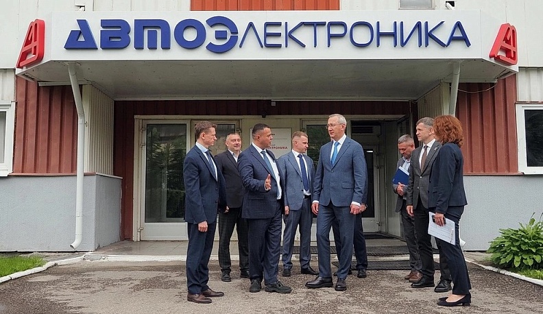 Владислав Шапша посетил завод «Автоэлектроника»