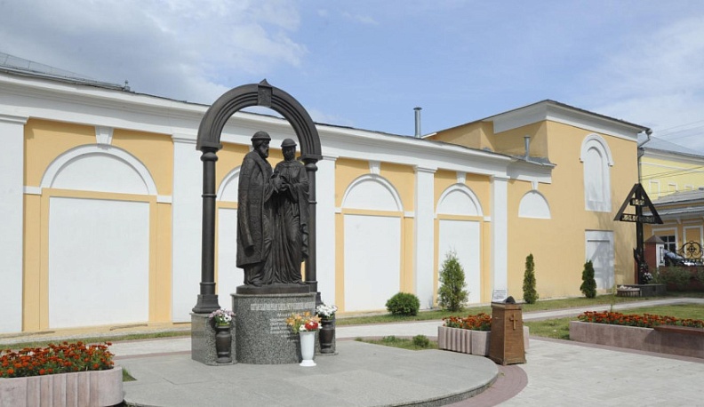 Ровно 10 лет назад в Калуге установили памятник Петру и Февронии Муромским