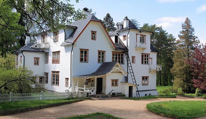 Полпред Президента в ЦФО Игорь Щеголев поздравил сотрудников музея-заповедника с юбилеем Дома Поленова