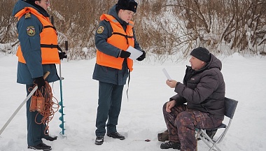 Спасатели призывают калужан быть острожными при выходе на замерзшие водоёмы