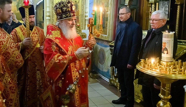 Владислав Шапша посетил Пасхальную службу в Никитском храме