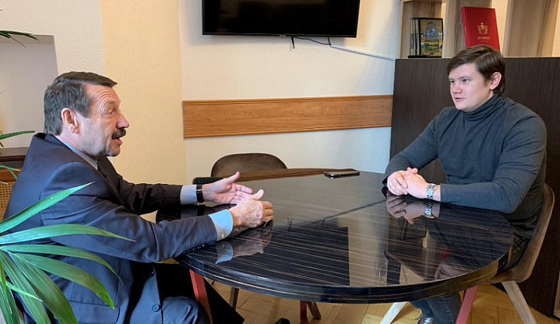 Депутат Геннадий Скляр встретился с начальником федерального штаба «Волонтерской Роты»