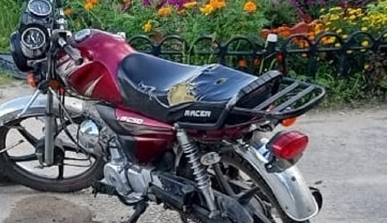  В Людинове мопед врезался в легковой автомобиль