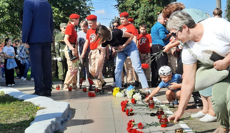 В Сухиничах прошёл митинг, посвящённый Дню солидарности в борьбе с терроризмом