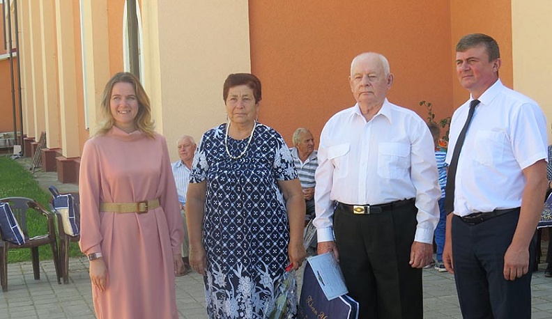 Ольга Коробова поздравила «золотых» и «изумрудных» юбиляров