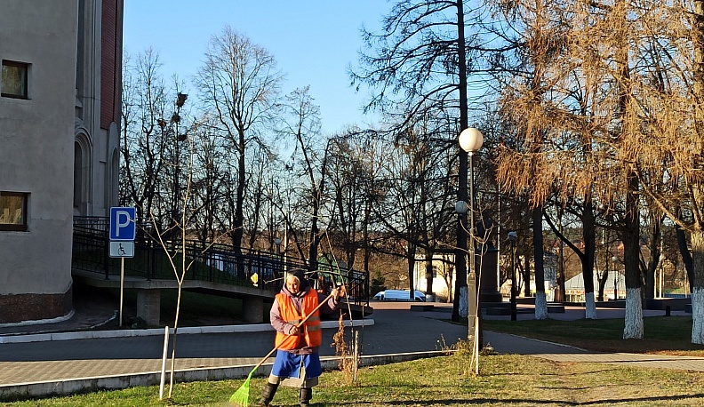 Три десятка дворников жуковского предприятия «ЖилСервис» ежедневно работают на уборке города