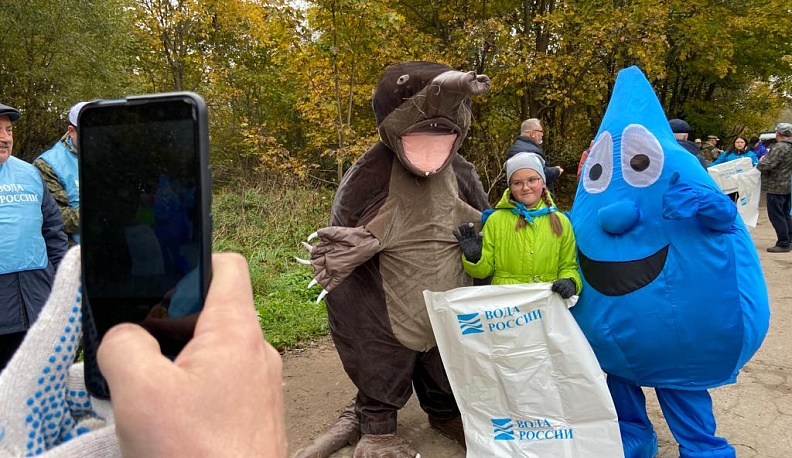 Экотуристы собрали КАМАЗ мусора на берегах прудов Бабынинского района