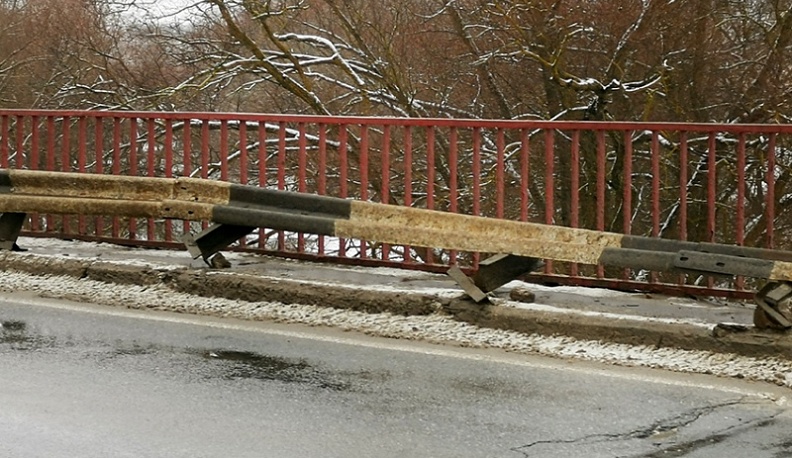 Общественники обнаружили небезопасные ограждения на дорогах Калужской области